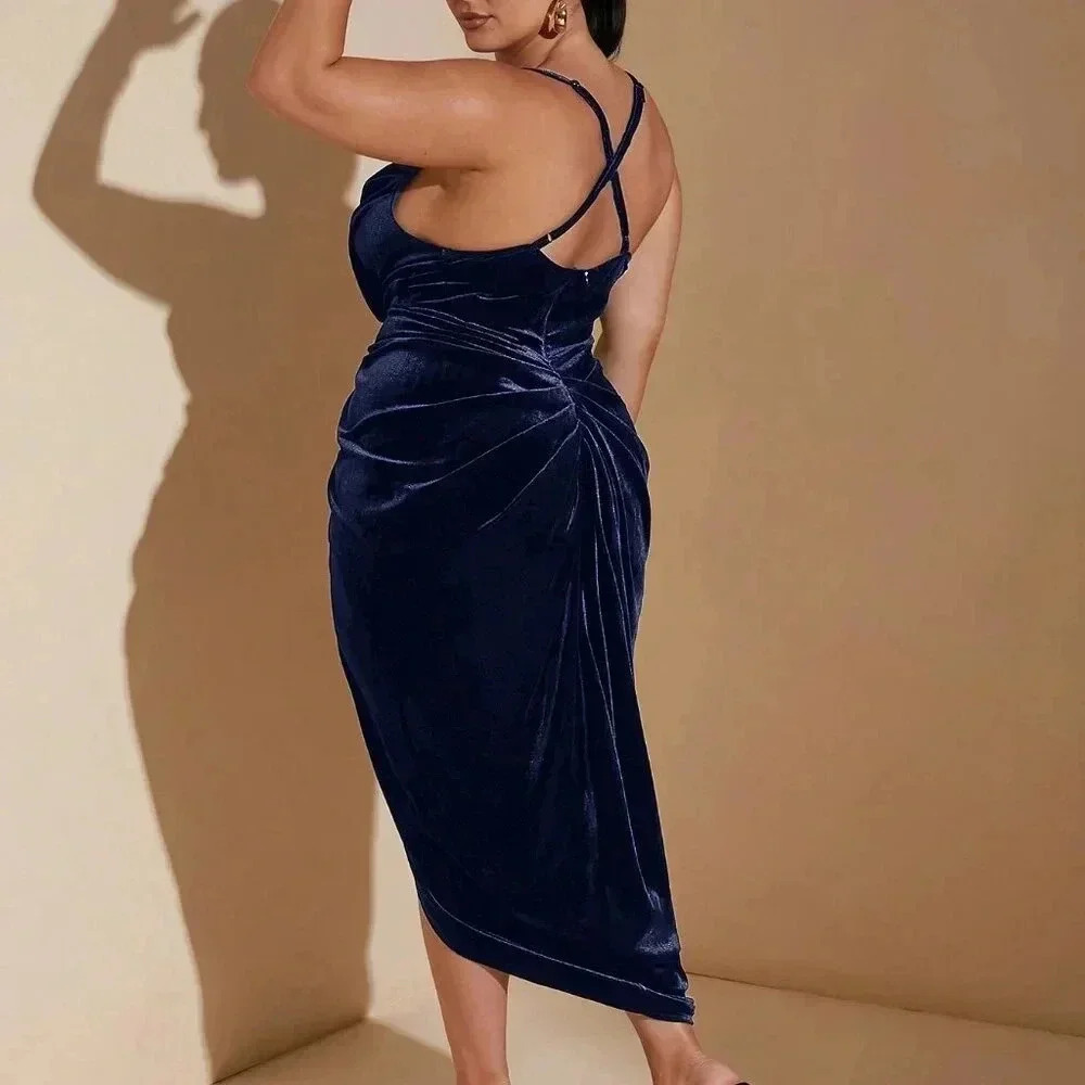 Royal Blue Party Women's Plus Size Split Hem Ruched Velvet Spaghetti Strap Dress - Picture 2 of 8